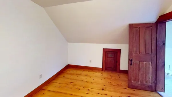 $259,900 | 21 Ledge Road, Lyndon, VT 05851