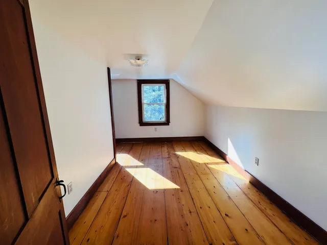 $259,900 | 21 Ledge Road, Lyndon, VT 05851