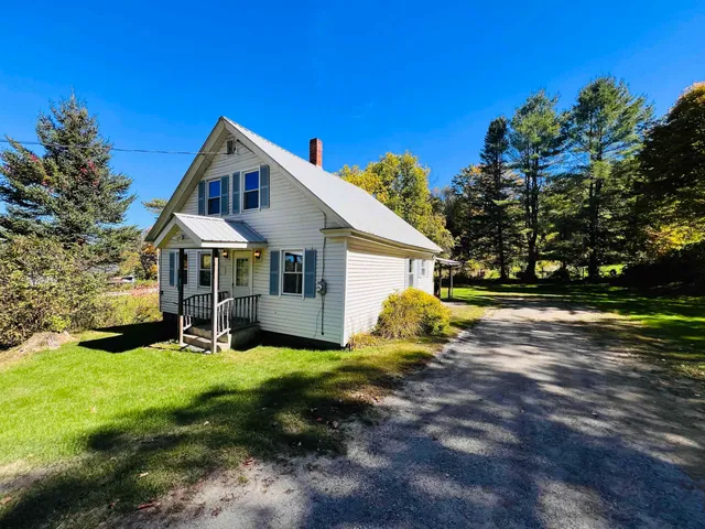 $259,900 | 21 Ledge Road, Lyndon, VT 05851