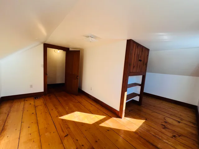 $259,900 | 21 Ledge Road, Lyndon, VT 05851