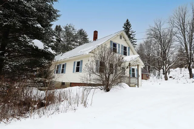$259,900 | 21 Ledge Road, Lyndon, VT 05851