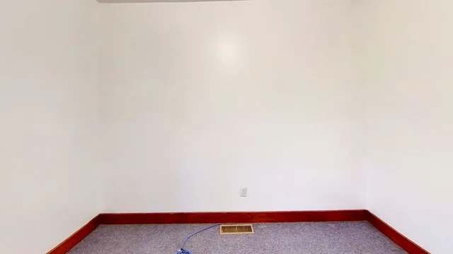 $259,900 | 21 Ledge Road, Lyndon, VT 05851