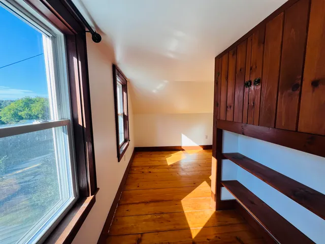 $259,900 | 21 Ledge Road, Lyndon, VT 05851