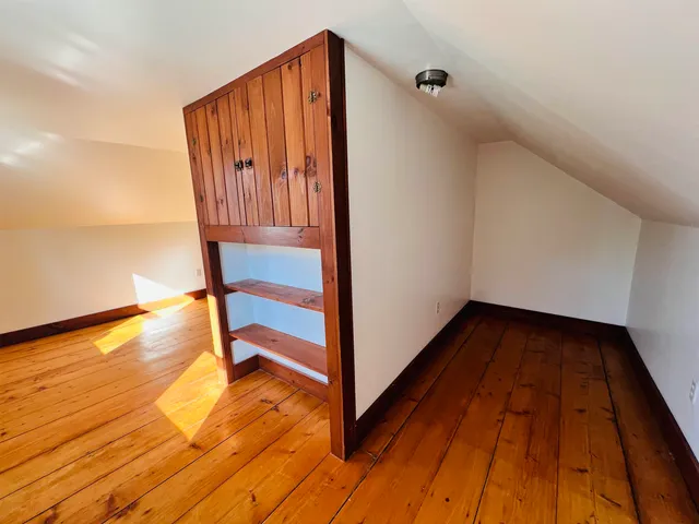 $259,900 | 21 Ledge Road, Lyndon, VT 05851