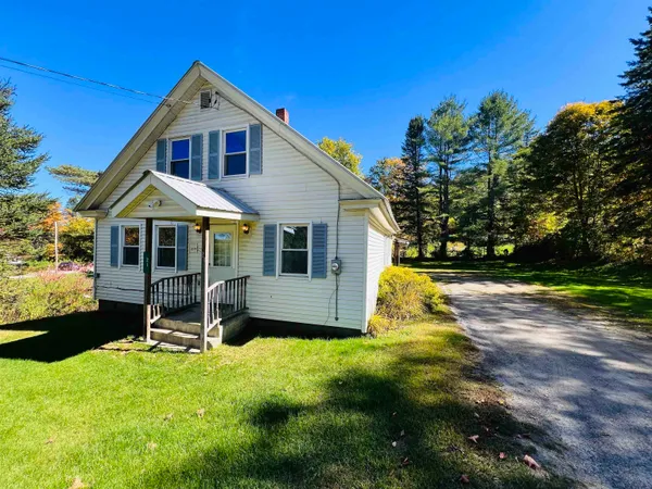 $259,900 | 21 Ledge Road, Lyndon, VT 05851