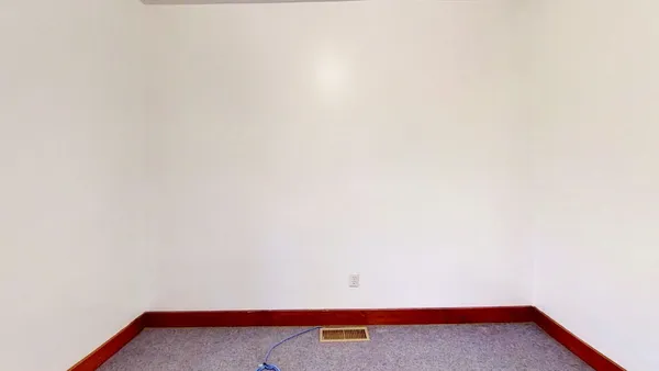 $259,900 | 21 Ledge Road, Lyndon, VT 05851