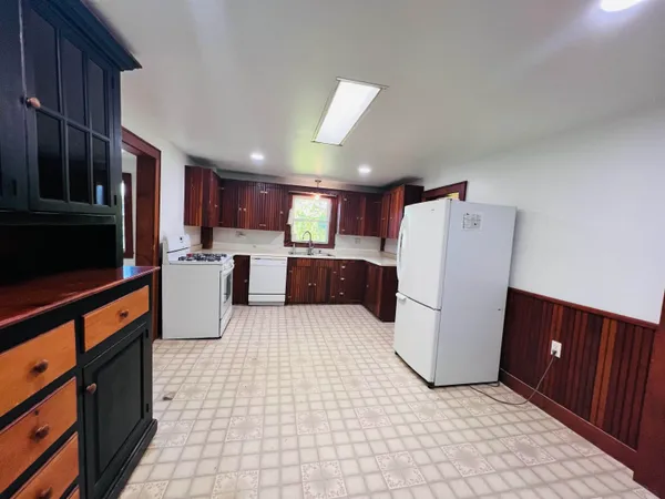 $259,900 | 21 Ledge Road, Lyndon, VT 05851