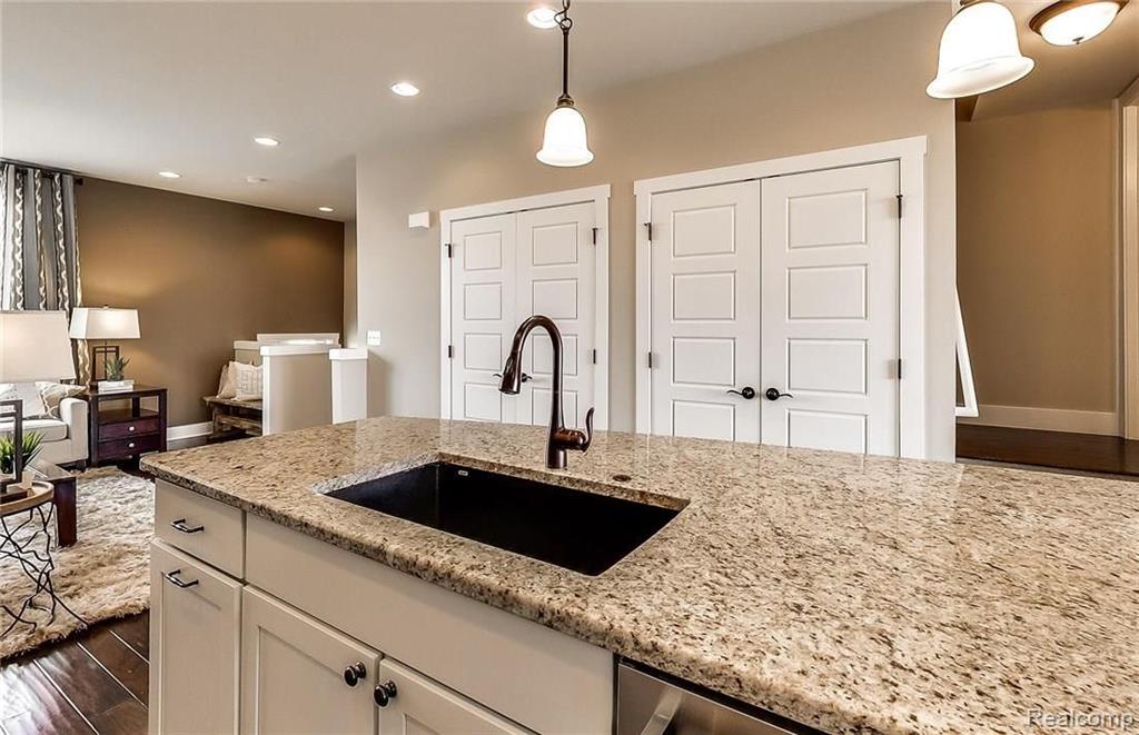 2818 Hartwick Drive Rochester, MI 48307 - Photo 10 of 32