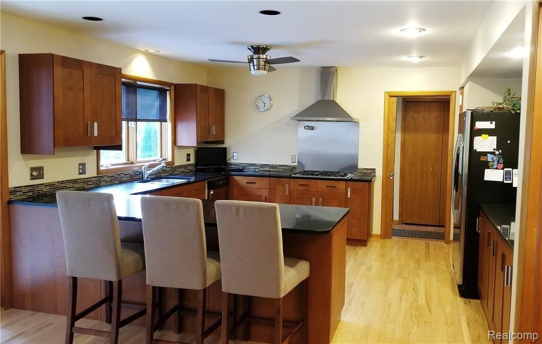 3379 Edmunton Drive Rochester, MI 48306 - Photo 17 of 49 20180914_175211.jpg