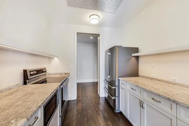 $1,175,000 | 990 North Lake Shore Drive, Unit 16A, Chicago, IL 60611