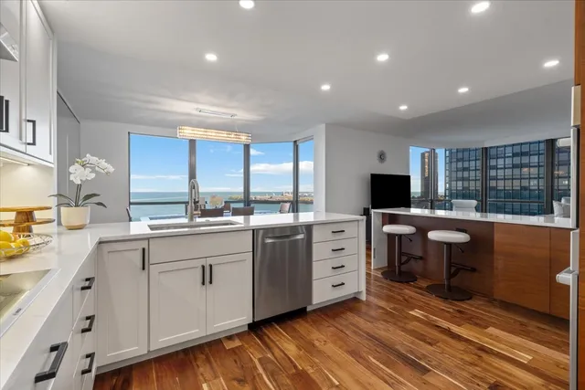 $1,175,000 | 990 North Lake Shore Drive, Unit 16A, Chicago, IL 60611