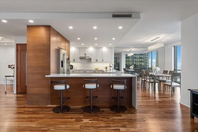 $1,175,000 | 990 North Lake Shore Drive, Unit 16A, Chicago, IL 60611