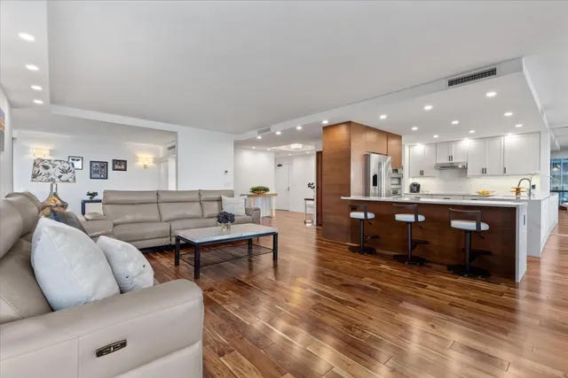 $1,175,000 | 990 North Lake Shore Drive, Unit 16A, Chicago, IL 60611