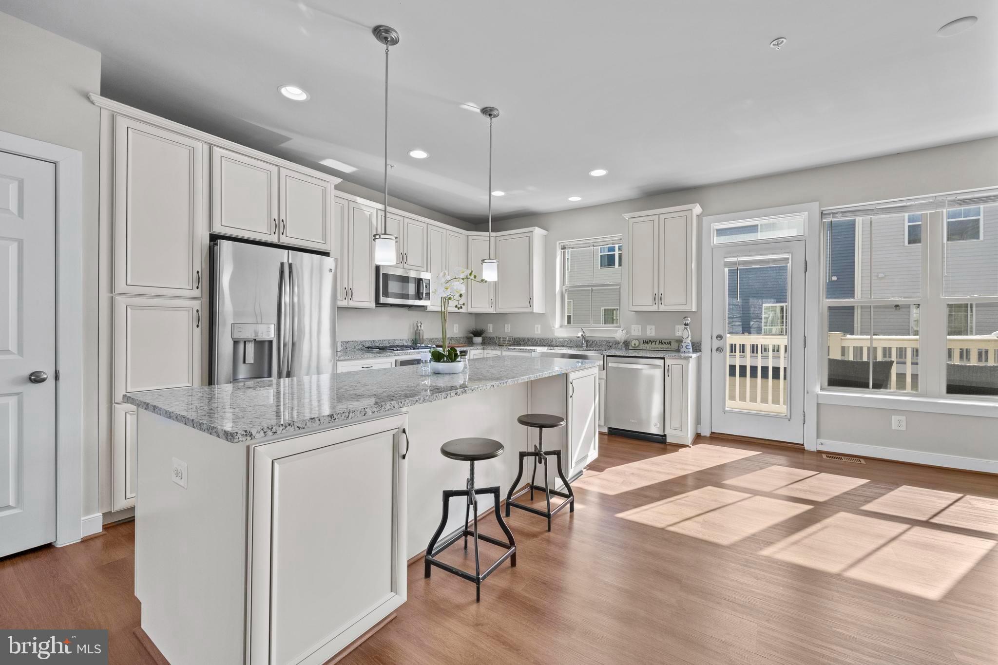 14247 Travilah Road Rockville, MD 20850 - Photo 21 of 100 Creme Shaker Cabinets