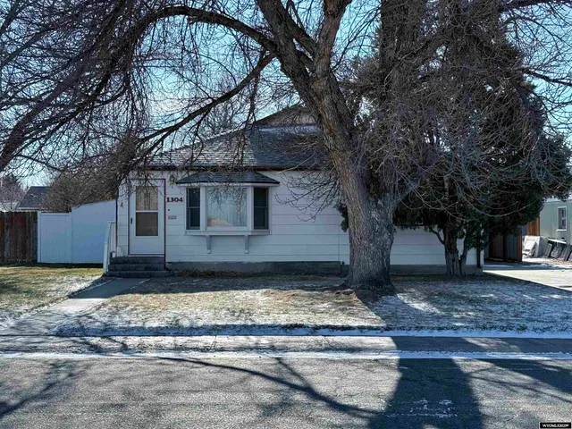 $180,000 | 1304 Howell Avenue, Worland, WY 82401