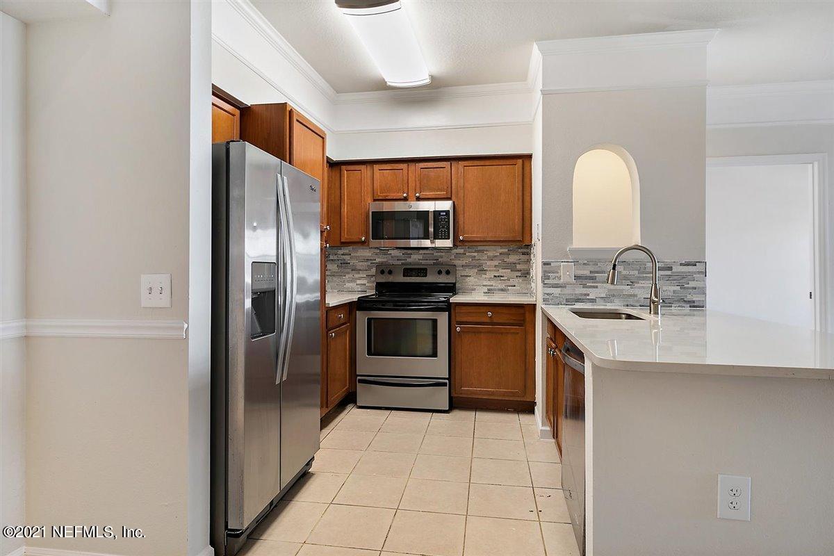 8550 Touchton Road, Unit 823 Jacksonville, FL 32216 - Photo 2 of 16 02-Kitchen