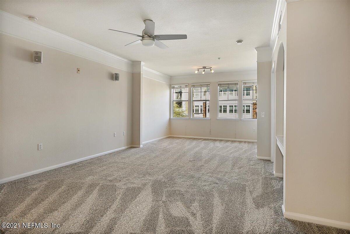 8550 Touchton Road, Unit 823 Jacksonville, FL 32216 - Photo 4 of 16 04-Living Room