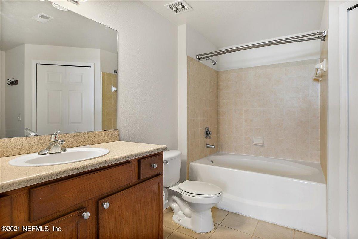 8550 Touchton Road, Unit 823 Jacksonville, FL 32216 - Photo 7 of 16 07-Bathroom
