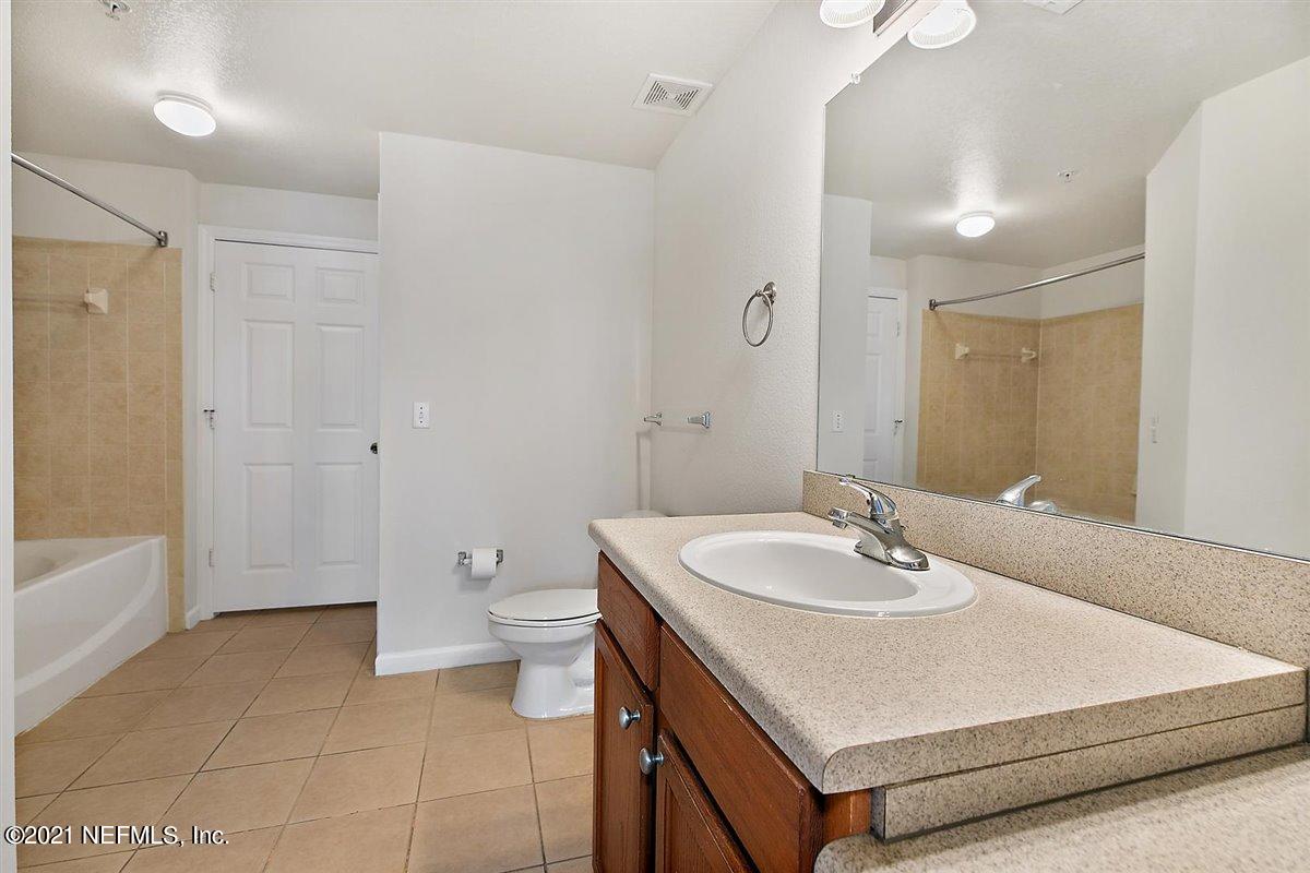 8550 Touchton Road, Unit 823 Jacksonville, FL 32216 - Photo 9 of 16 09-Bathroom