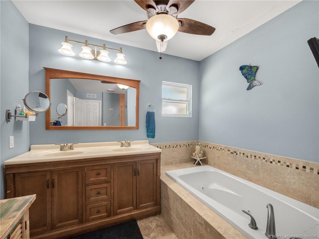 1318 Southeast Riverside Drive Stuart, FL 34996 - Photo 18 of 29 Gallery Image 18
