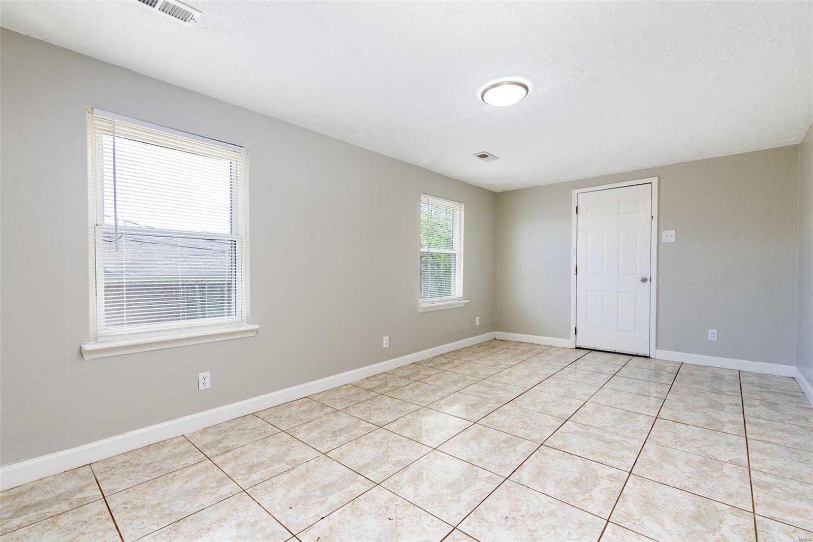 2105 Brown Road St. Louis, MO 63114 - Photo 22 of 28 Gallery Image 22