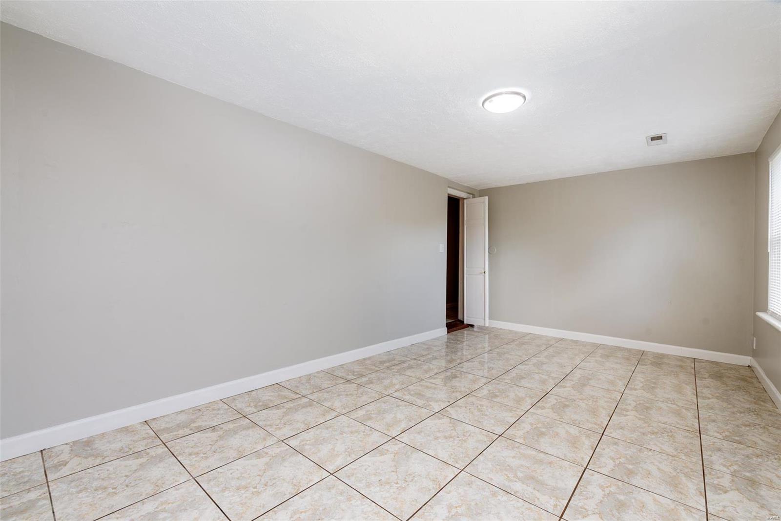 2105 Brown Road St. Louis, MO 63114 - Photo 23 of 28 Gallery Image 23