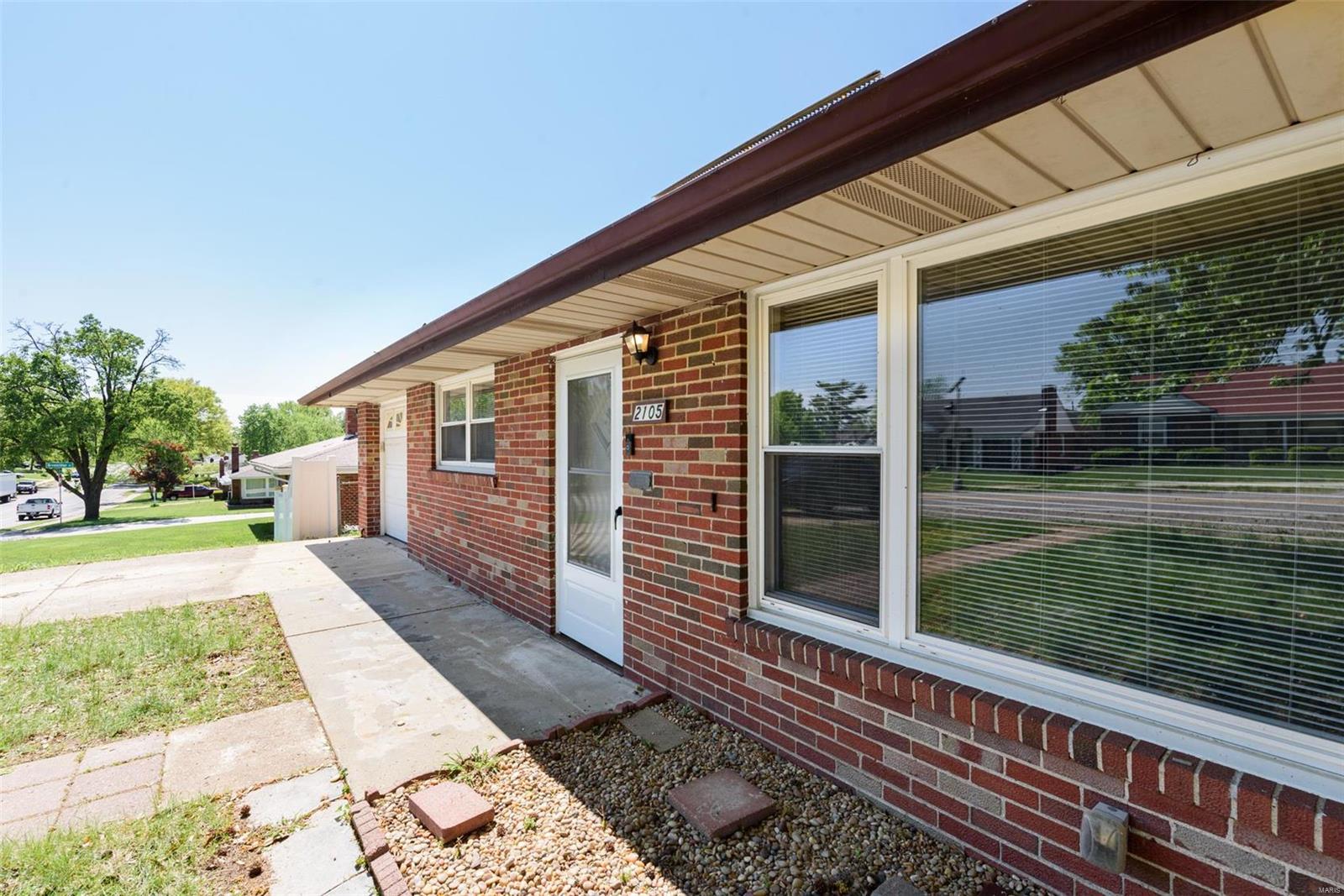 2105 Brown Road St. Louis, MO 63114 - Photo 3 of 28 Gallery Image 3
