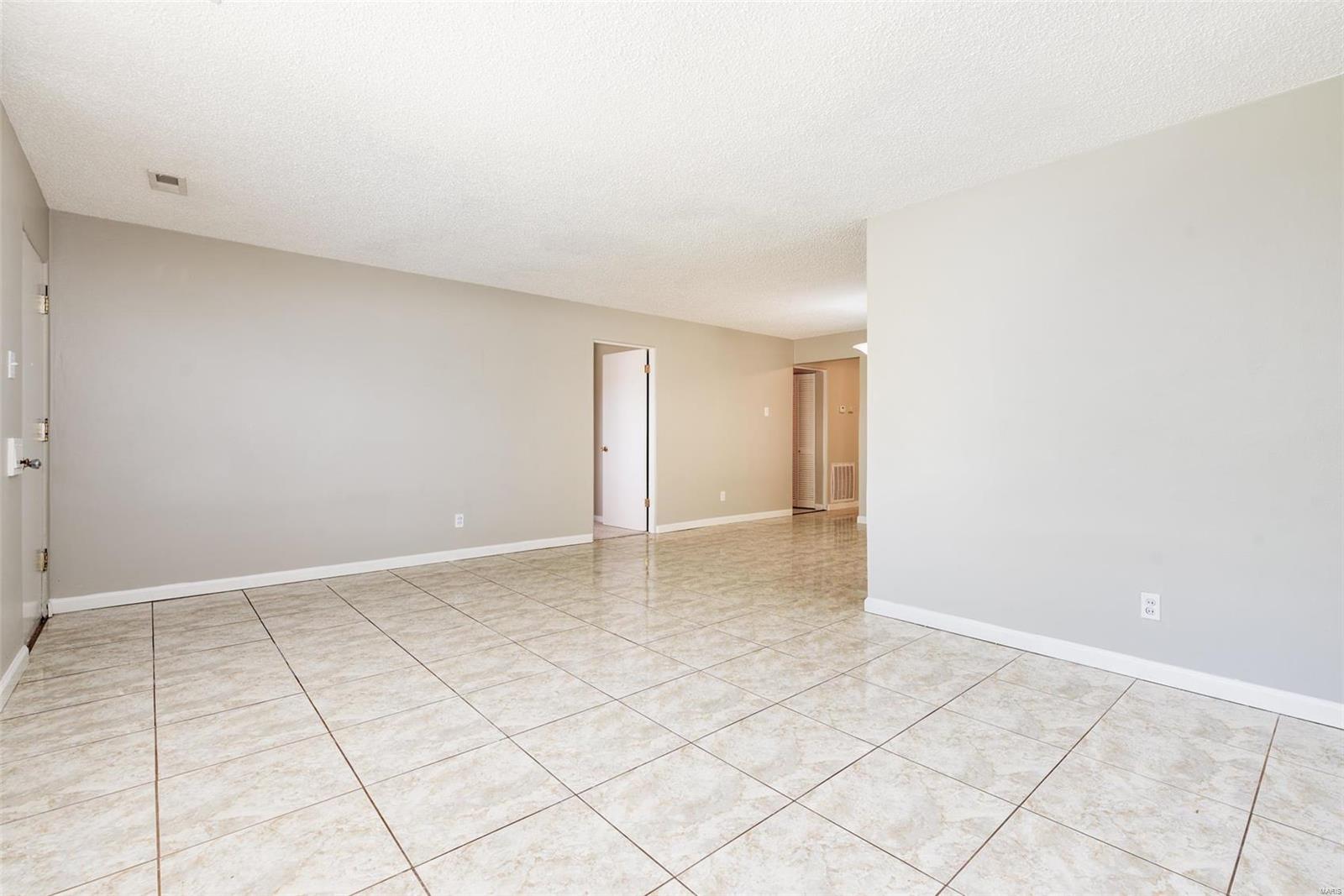 2105 Brown Road St. Louis, MO 63114 - Photo 5 of 28 Gallery Image 5