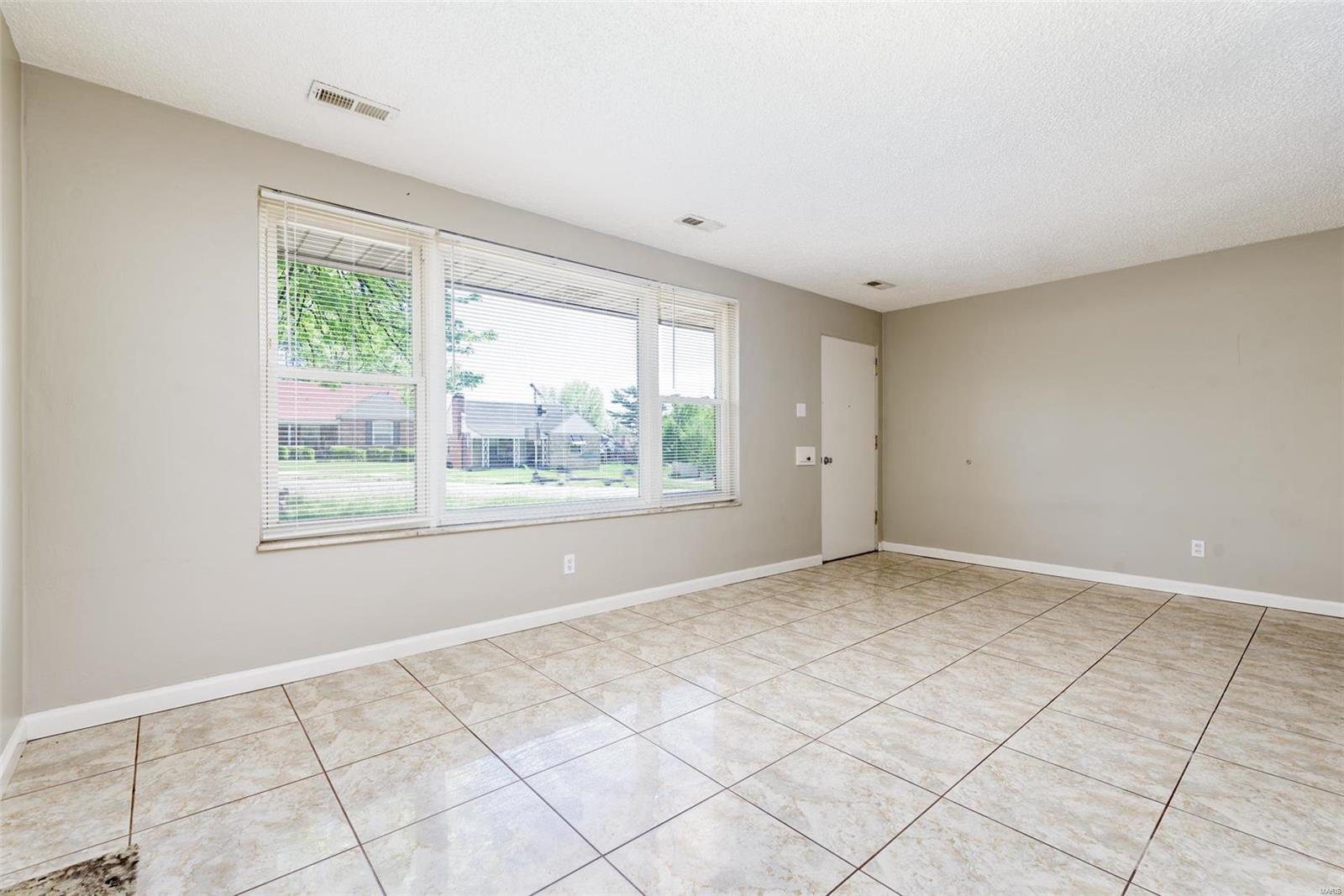 2105 Brown Road St. Louis, MO 63114 - Photo 6 of 28 Gallery Image 6