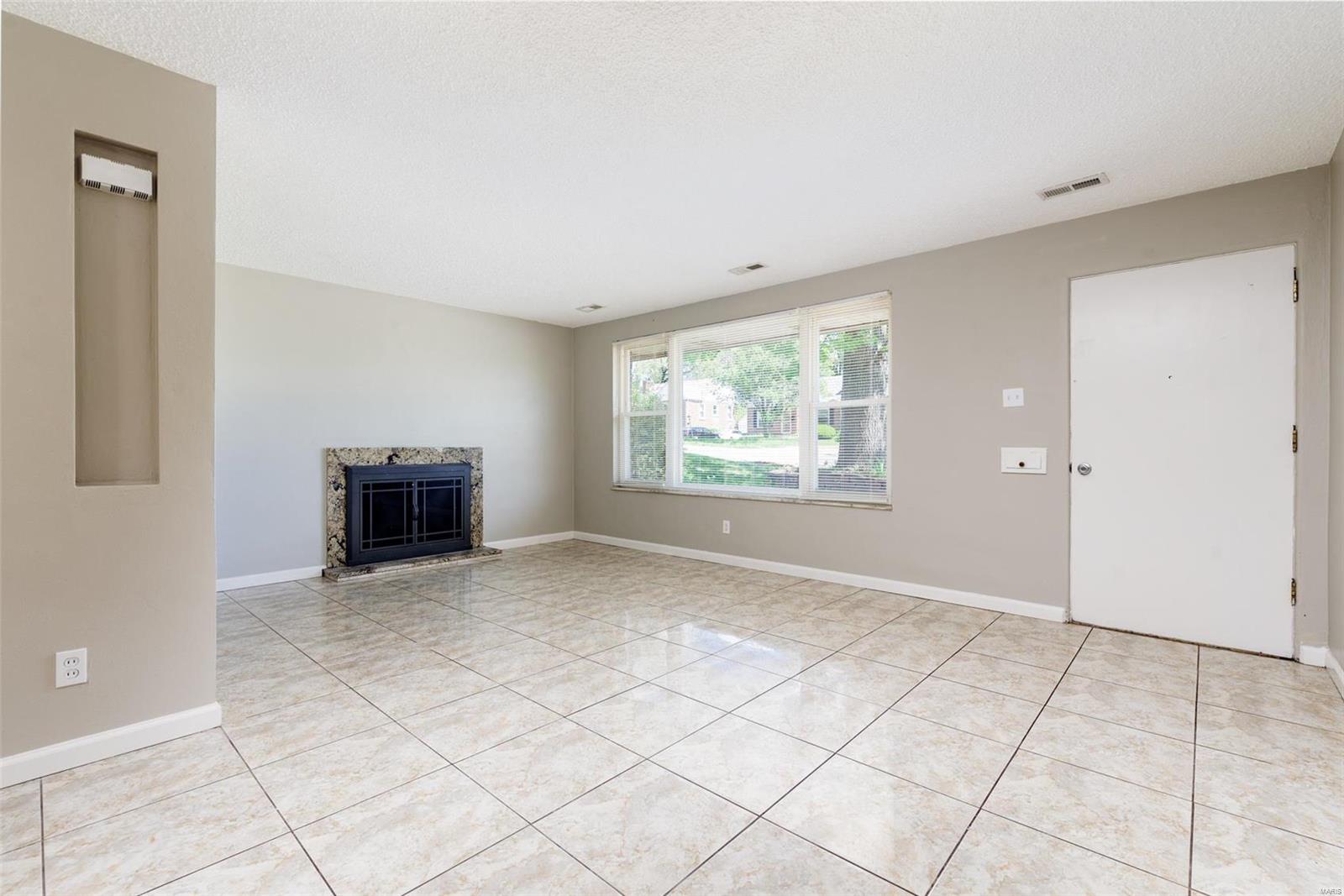 2105 Brown Road St. Louis, MO 63114 - Photo 7 of 28 Gallery Image 7
