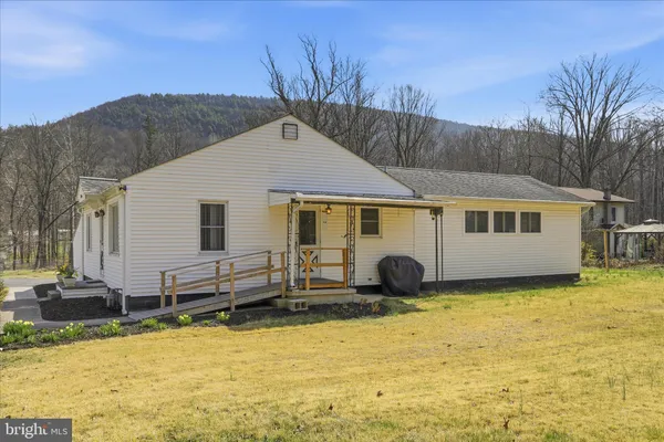 $215,000 | 13 South Woodlawn Avenue, La Vale, MD 21502