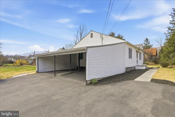 $215,000 | 13 South Woodlawn Avenue, La Vale, MD 21502