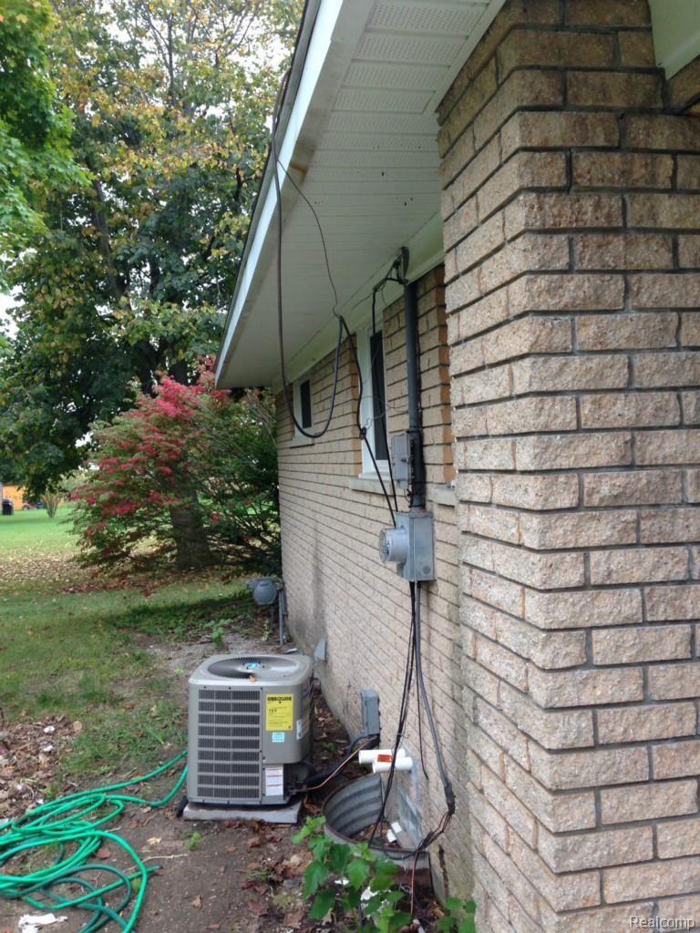 16247 Bak Road Belleville, MI 48111 - Photo 7 of 20 01df4a8276e3af505f662a1f3e156c2b8ccbca710d.jpg