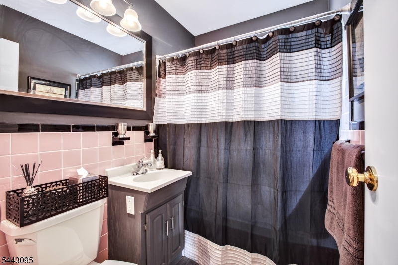 448 Warfield Road North Plainfield, NJ 07060 - Photo 16 of 26
