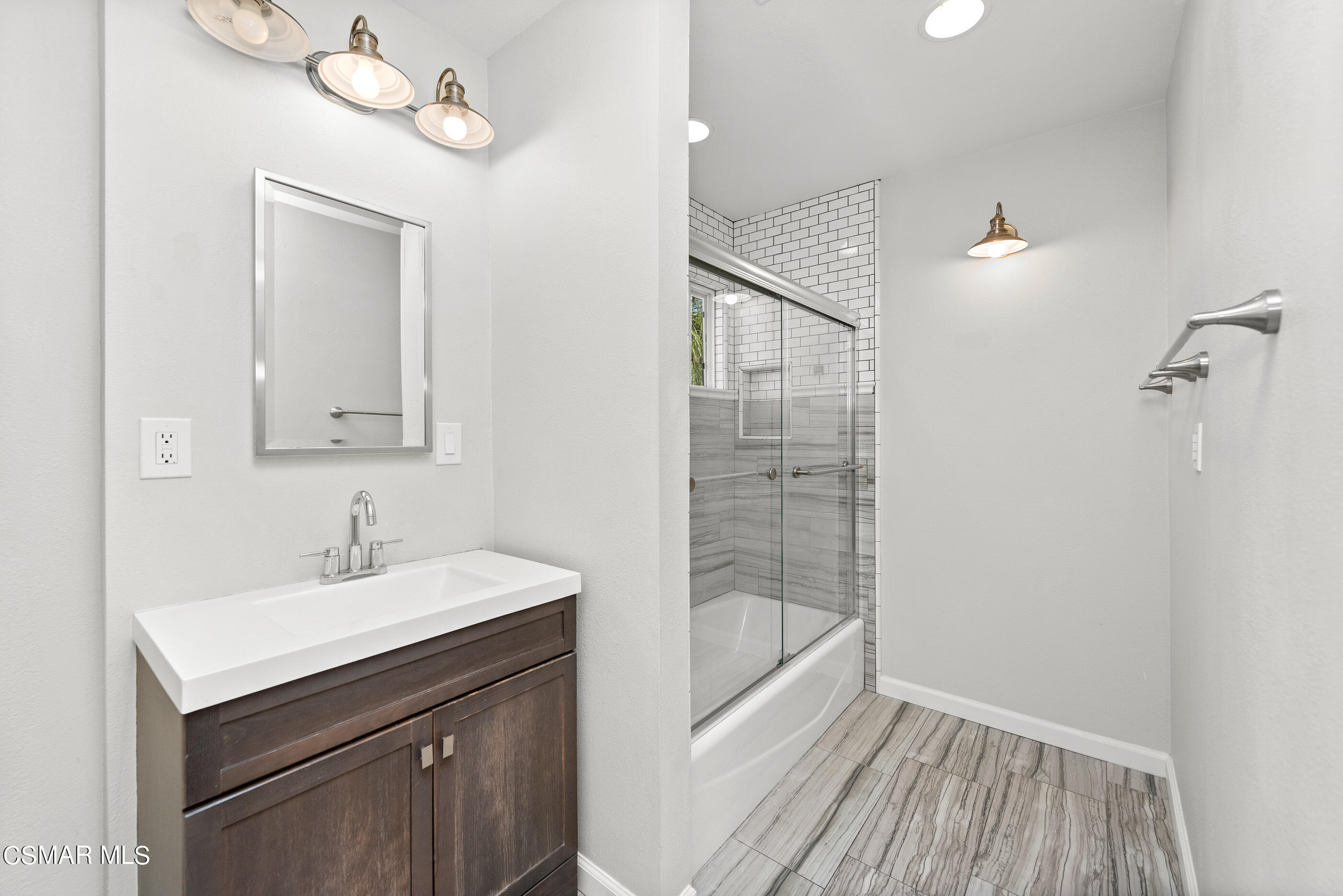 608 Hodencamp Road Thousand Oaks, CA 91360 - Photo 6 of 24 a bathroom with a sink a mirror and a bathtub