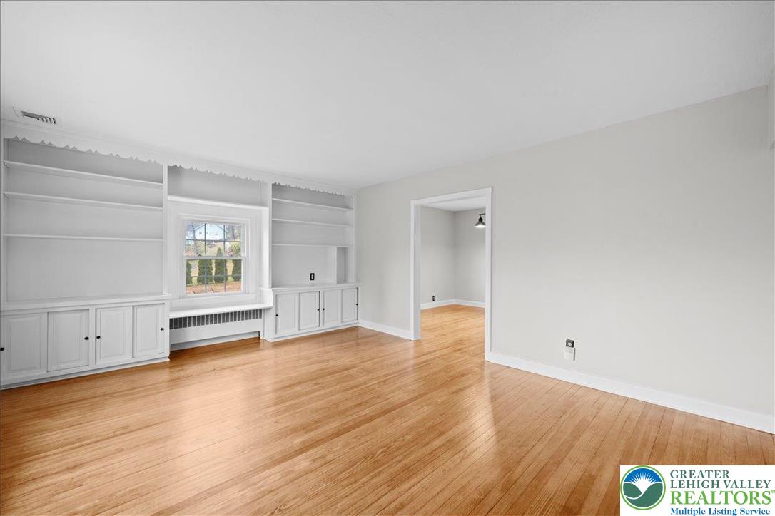 3349 Brodhead Road Bethlehem, PA 18020 - Photo 15 of 61 Living room
