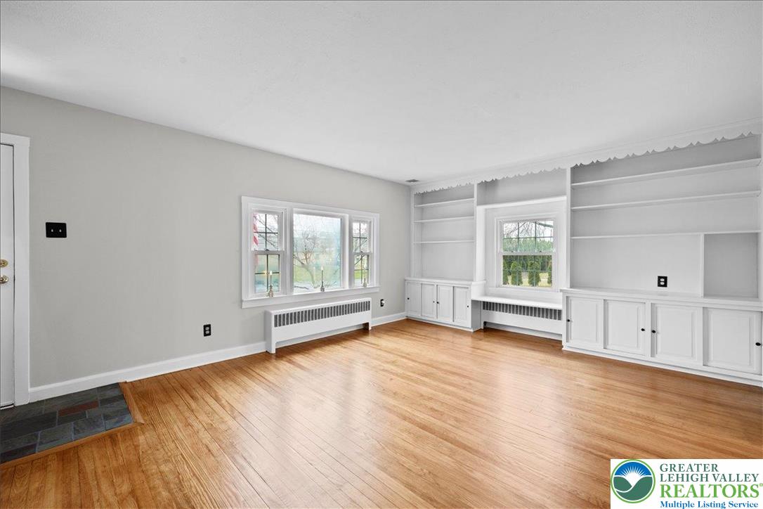 3349 Brodhead Road Bethlehem, PA 18020 - Photo 16 of 61 Living Room