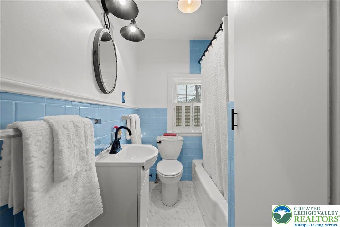 3349 Brodhead Road Bethlehem, PA 18020 - Photo 30 of 61 Full bathroom - 1st floor