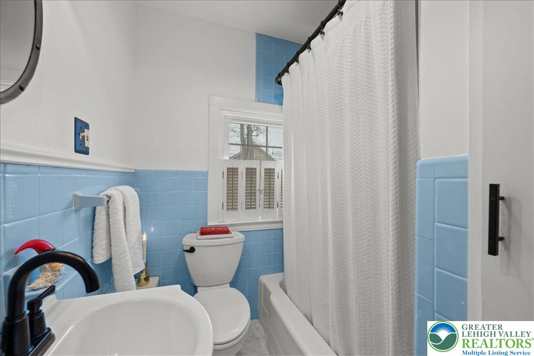 3349 Brodhead Road Bethlehem, PA 18020 - Photo 31 of 61 Full bathroom - 1st floor