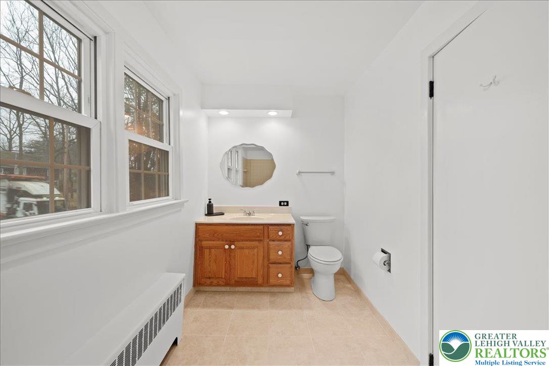 3349 Brodhead Road Bethlehem, PA 18020 - Photo 39 of 61 Full bathroom - 2nd floor