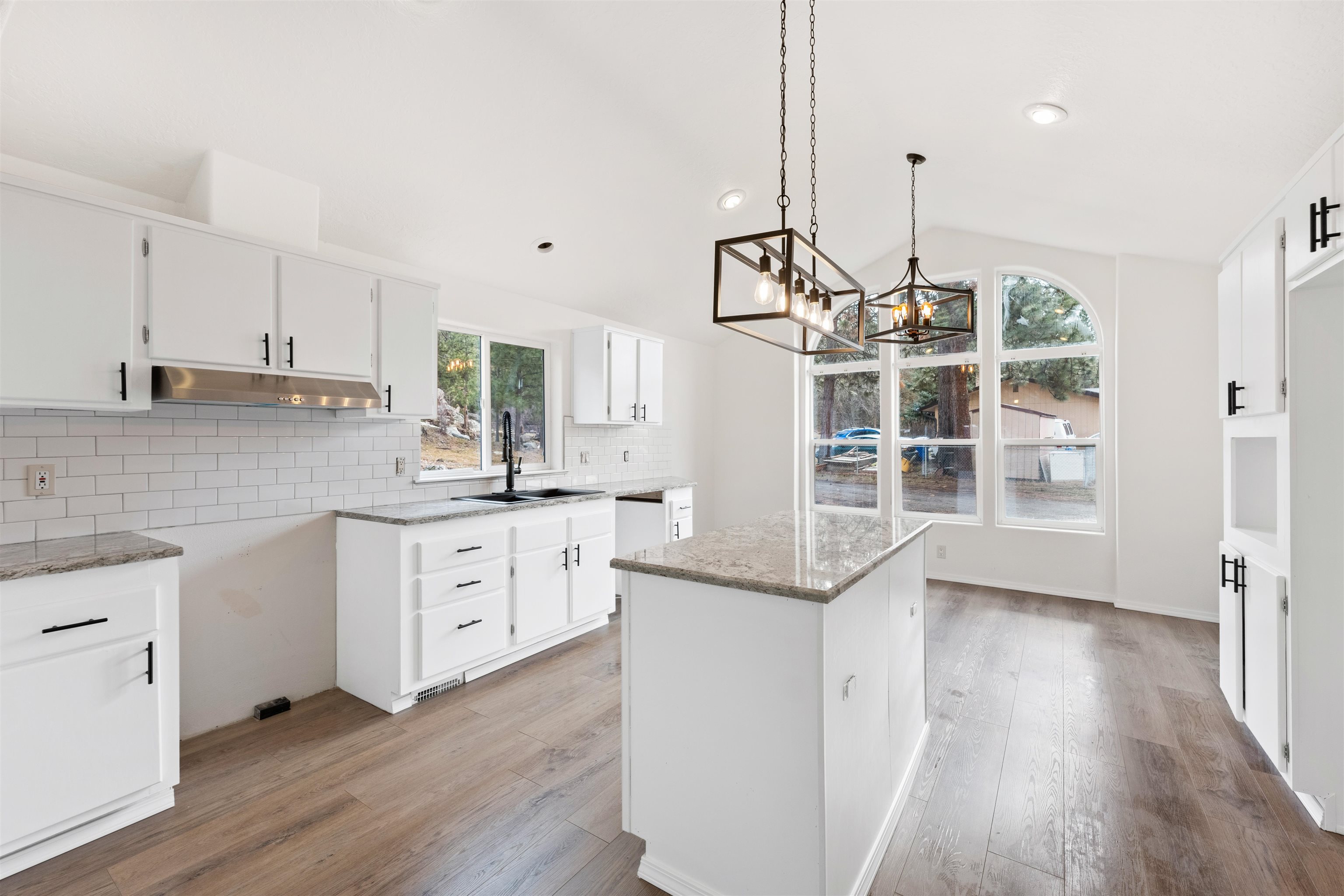 810 South Center Road Spokane Valley, WA 99212 - Photo 11 of 32