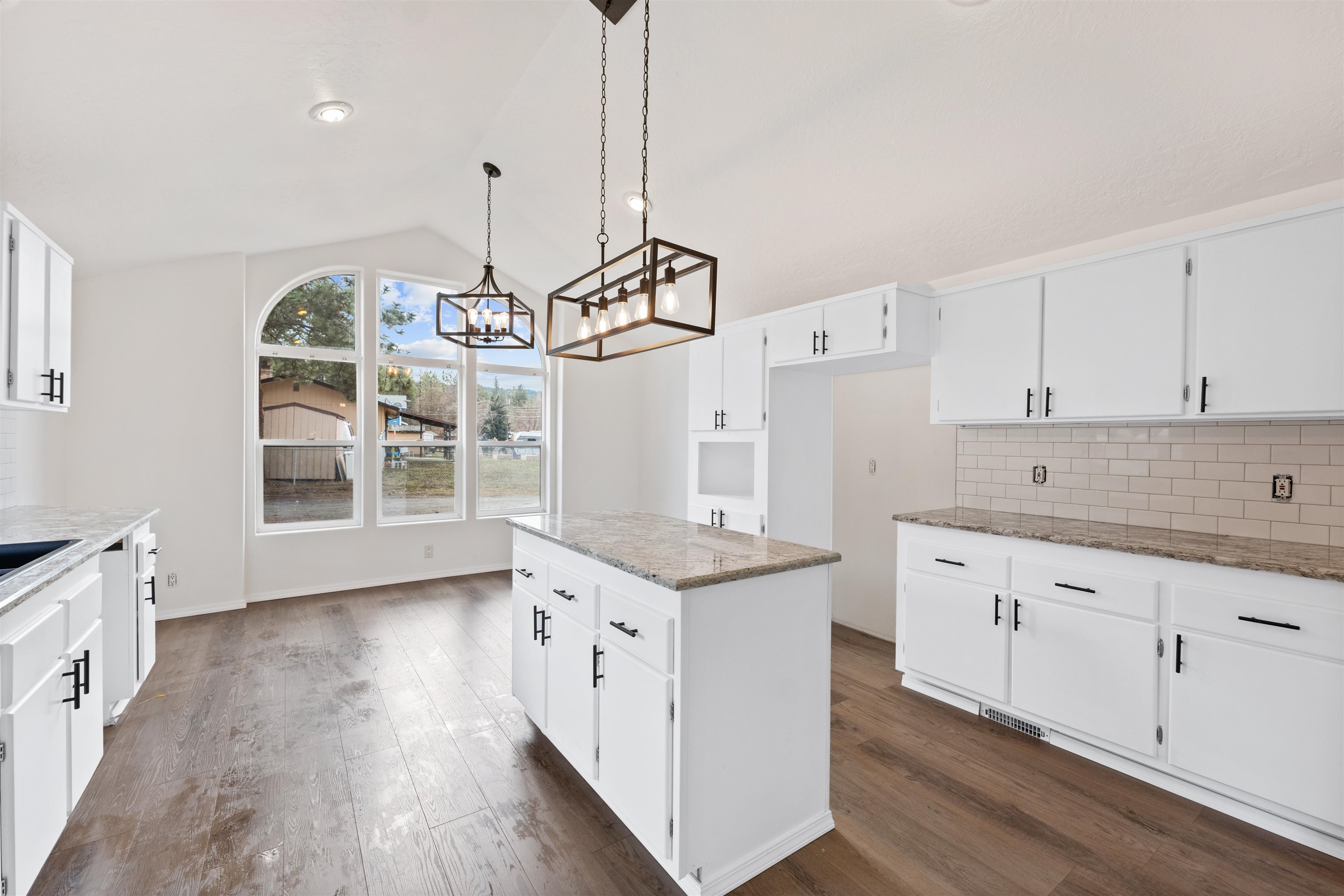 810 South Center Road Spokane Valley, WA 99212 - Photo 12 of 32
