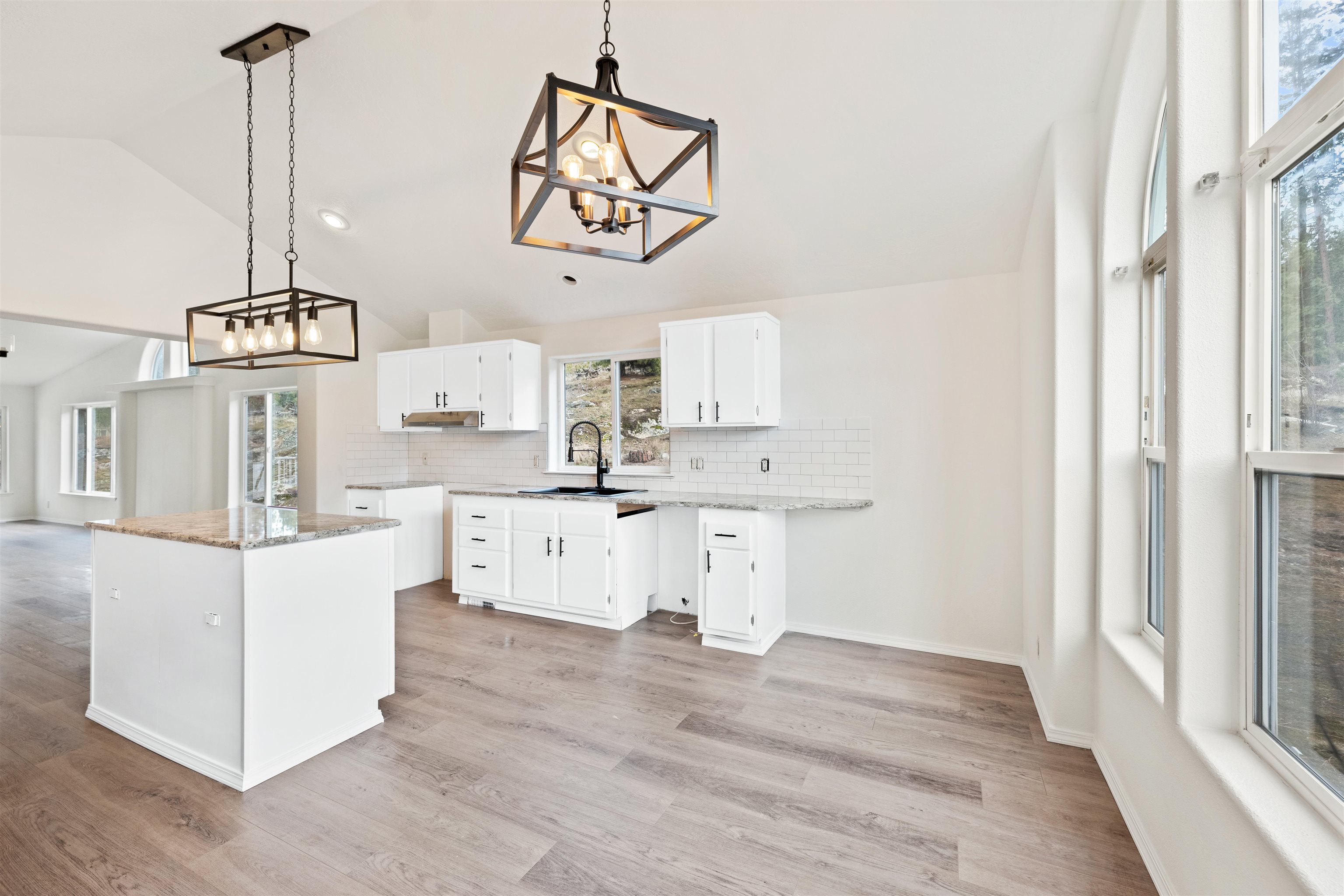 810 South Center Road Spokane Valley, WA 99212 - Photo 13 of 32
