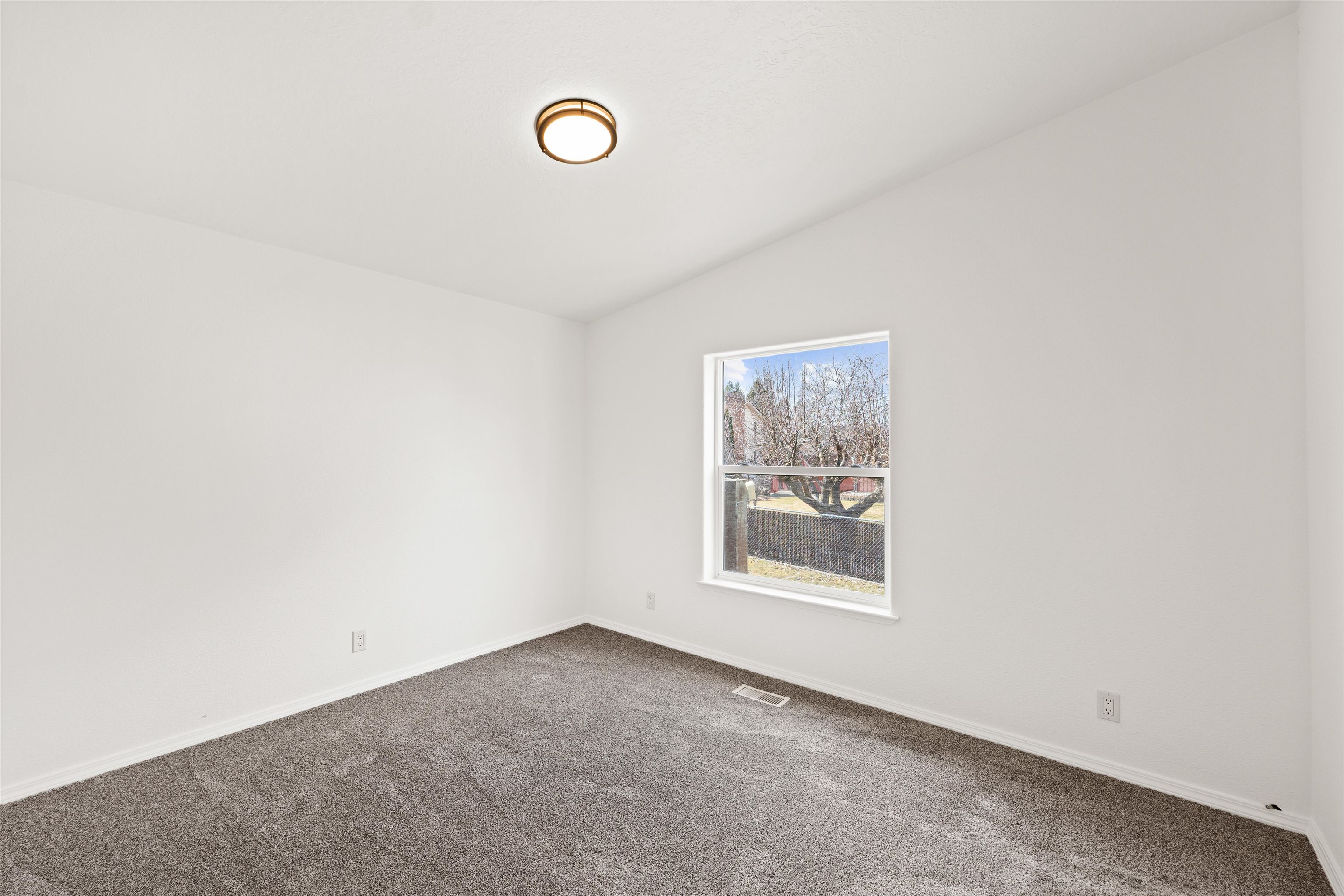 810 South Center Road Spokane Valley, WA 99212 - Photo 14 of 32