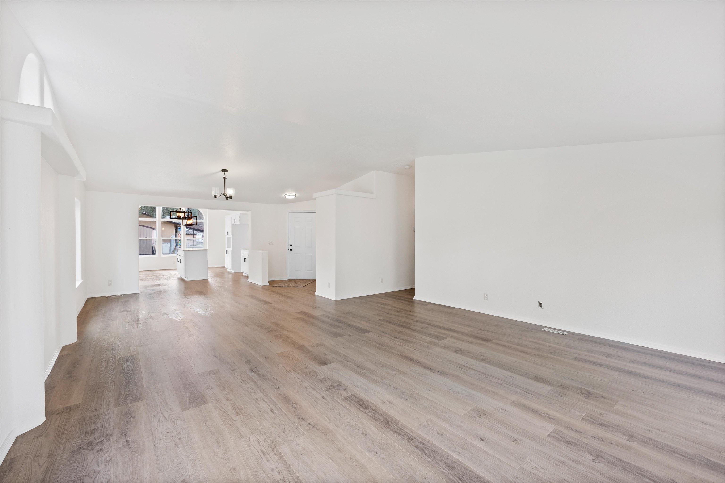 810 South Center Road Spokane Valley, WA 99212 - Photo 5 of 32