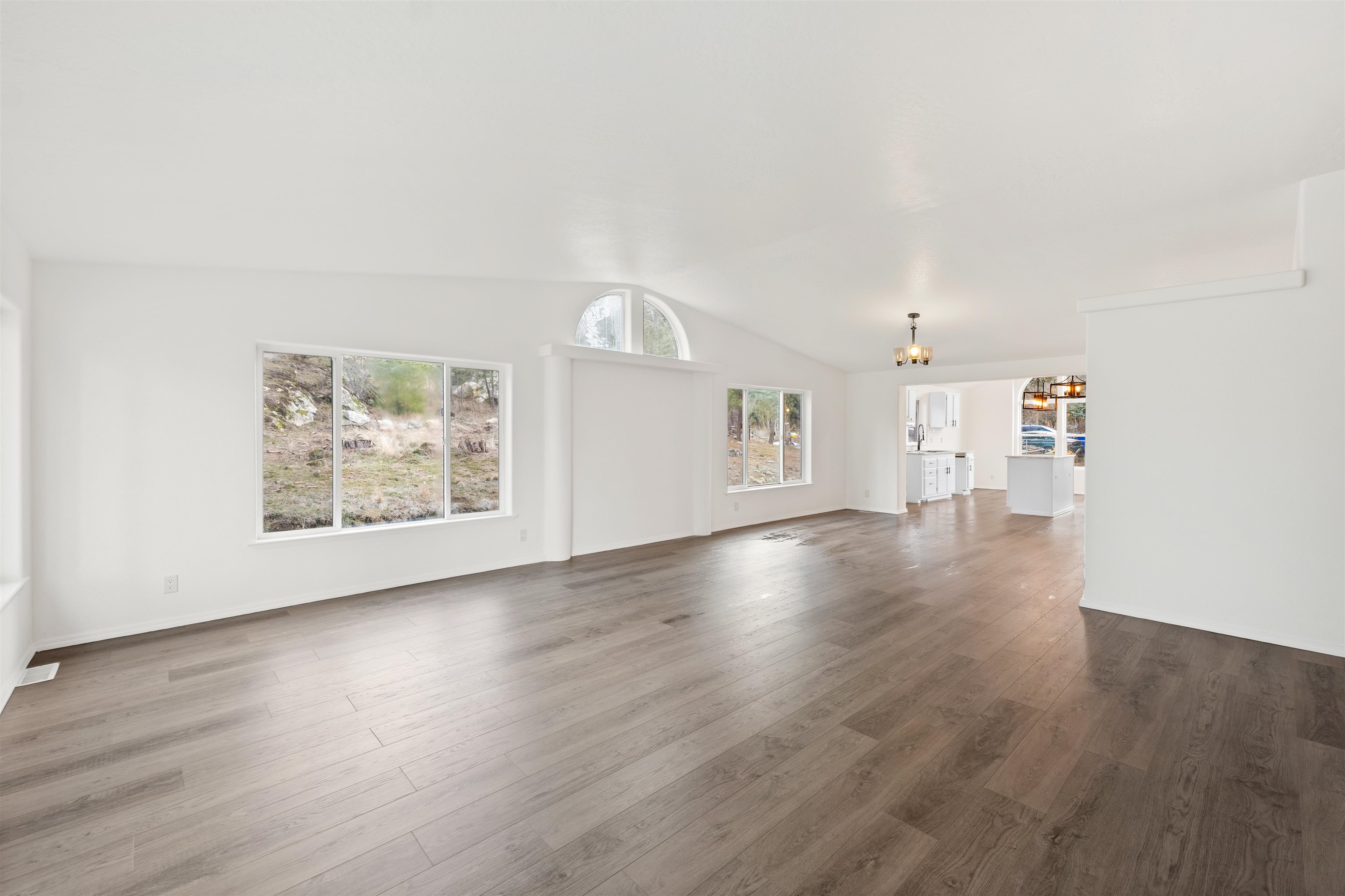 810 South Center Road Spokane Valley, WA 99212 - Photo 6 of 32