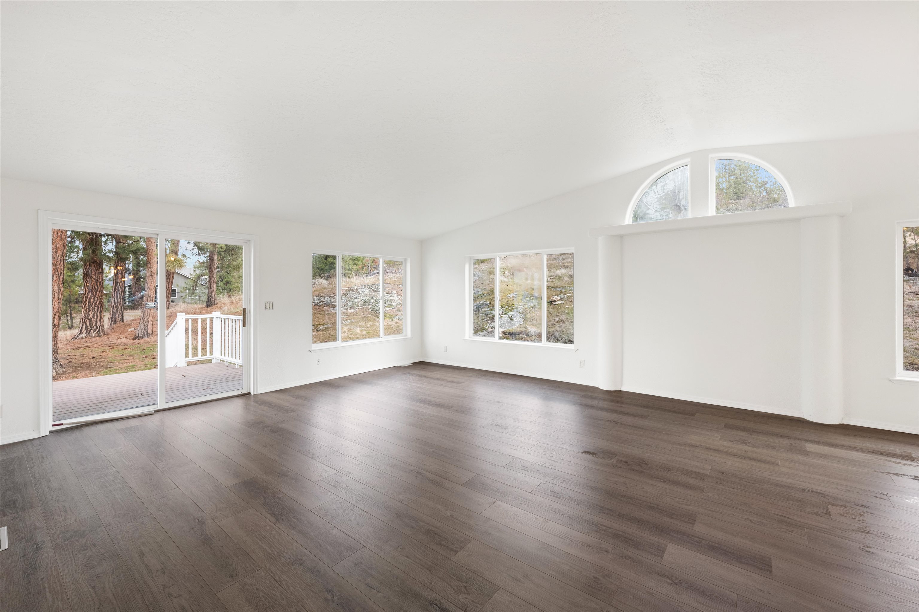 810 South Center Road Spokane Valley, WA 99212 - Photo 7 of 32