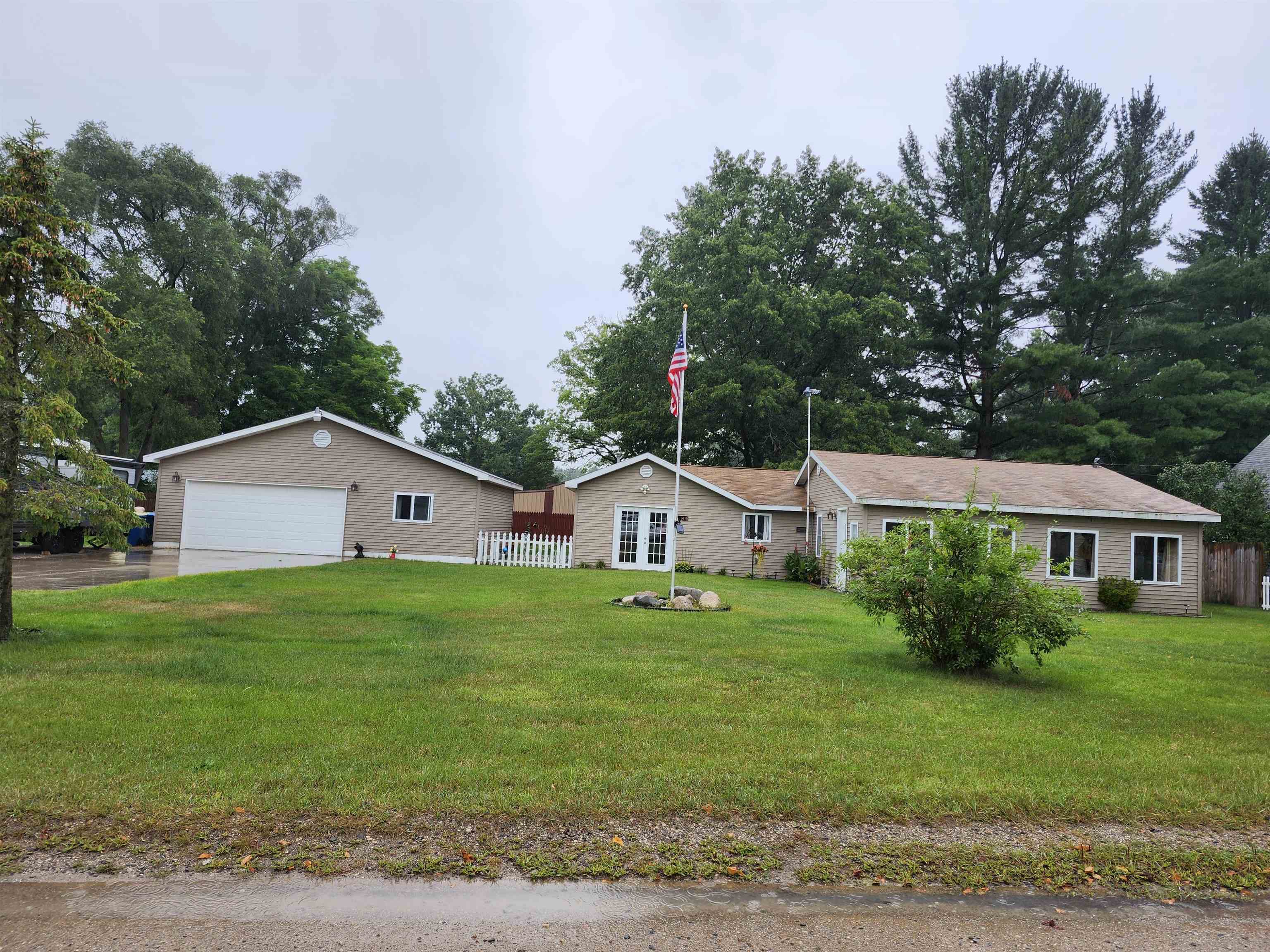 6615 North Ridge Road Harrison, MI 48625 - Photo 3 of 37 1926205-ed74ec93-8d98-45d7-a29c-fb7b25564ecb.JPG
