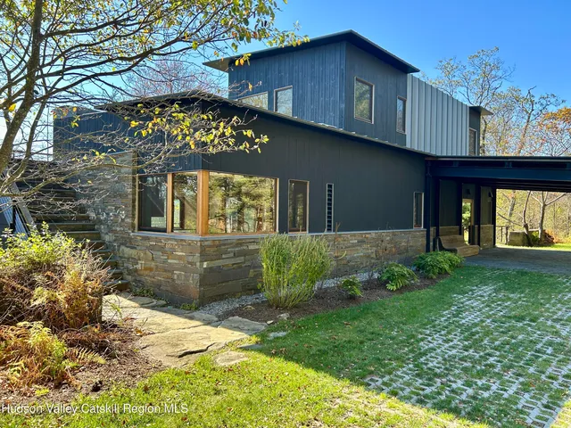 a en suite bathroom with a sink and a mirror