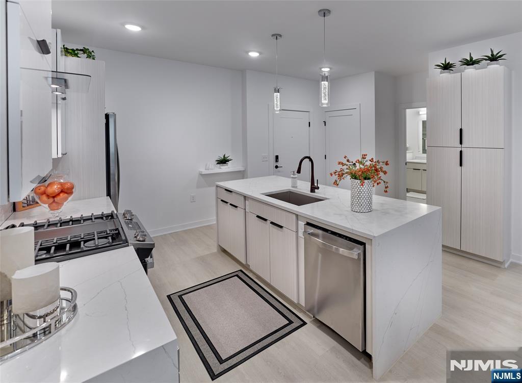 8 Tice Road, Unit 210 Franklin Lakes, NJ 07417 - Photo 4 of 19 Gallery Image 4